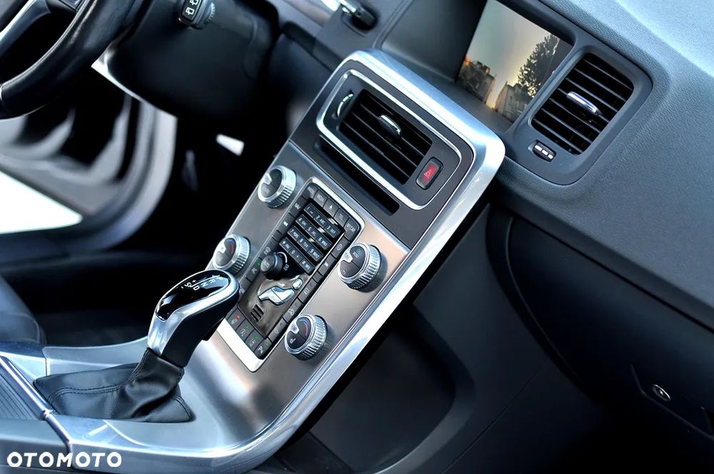 Volvo V60 D4 Geartronic Summum - 19