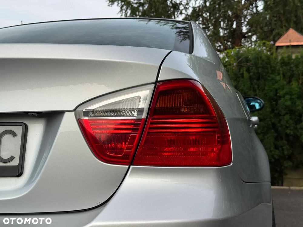 BMW Seria 3 320i - 11