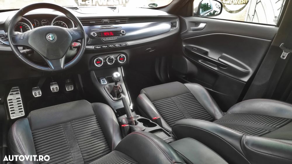 Alfa Romeo Giulietta 1.4 T-Jet Distinctive - 10