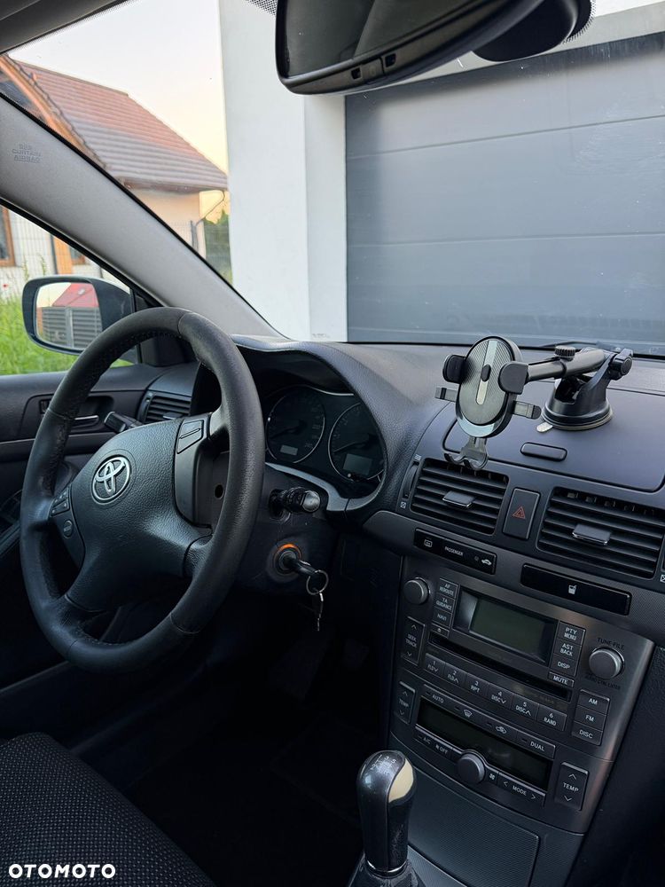 Toyota Avensis 1.8 VVT-i Luna - 10