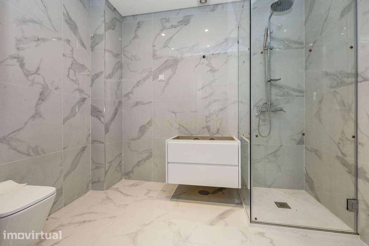 Viva o privilégio do Tejo: T3 Duplex exclusivo no coração de Santa Iri - Grande imagem: 4/29