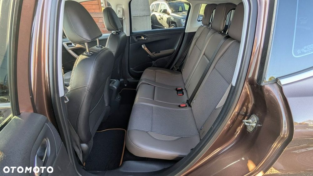 Peugeot 2008 1.6 e-HDi Active S&S - 17