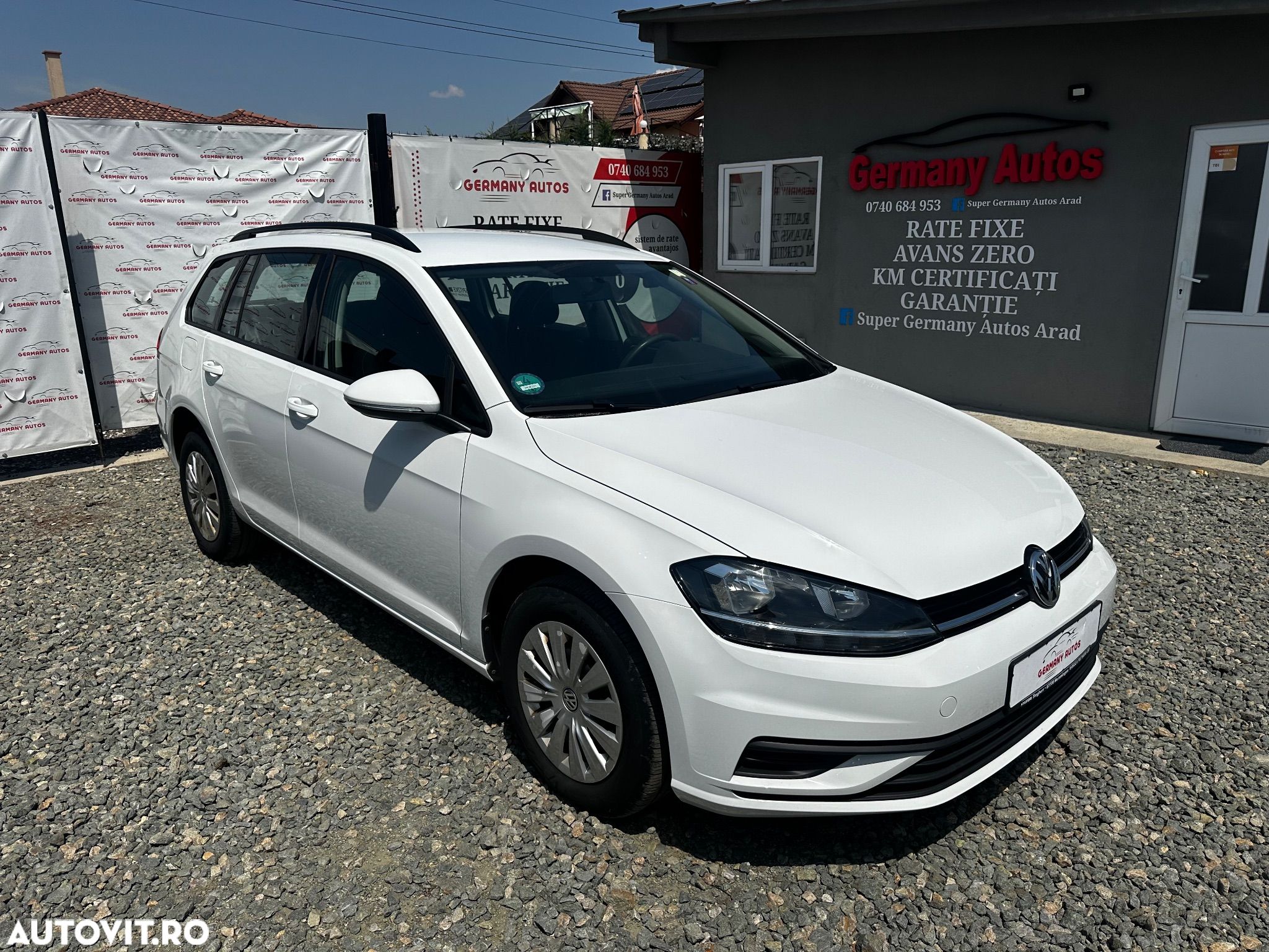 Volkswagen Golf - 1