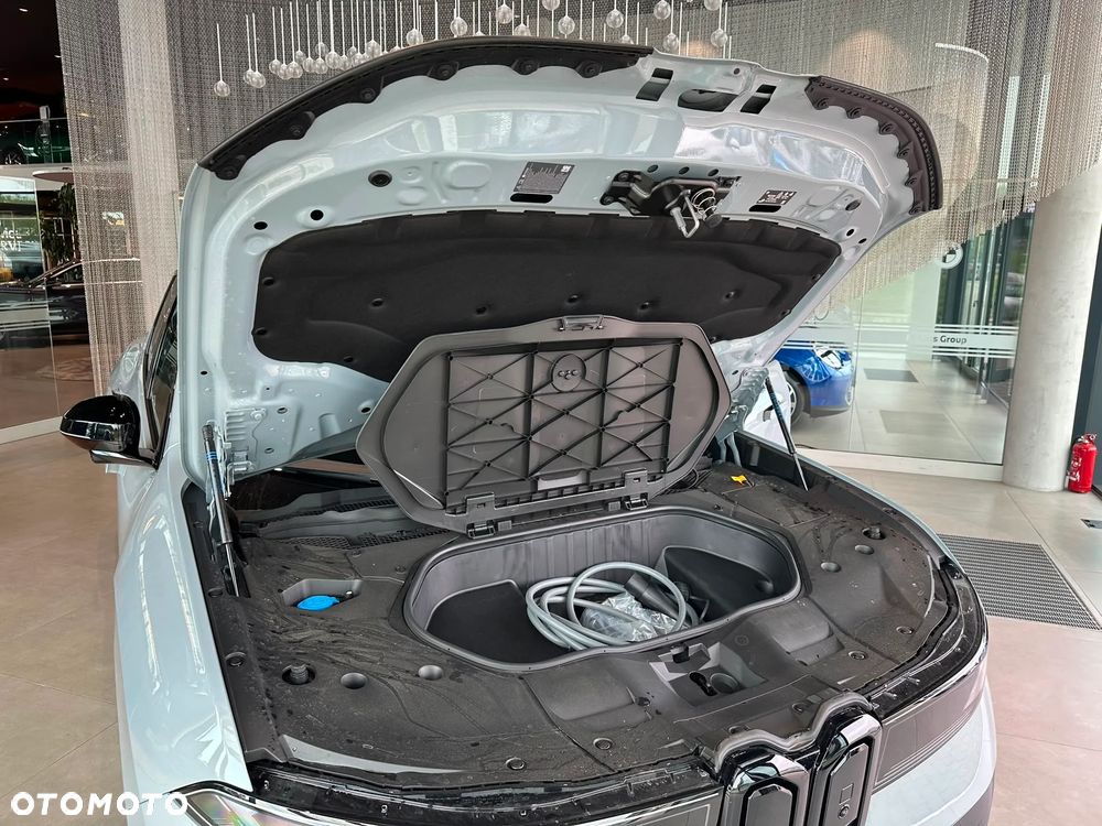 BMW iX3 - 30
