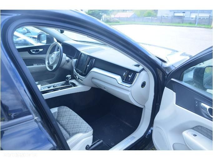 Volvo XC 60 D4 AWD Momentum - 19