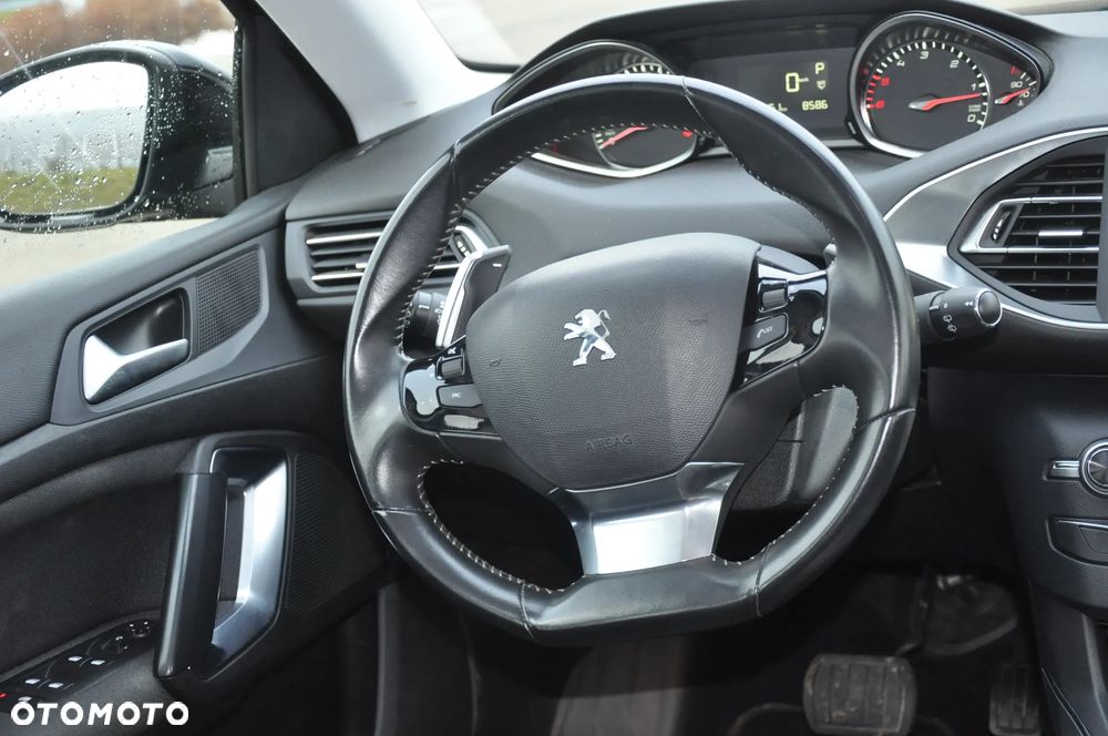 Peugeot 308 BlueHDi 130 EAT8 Black Edition - 29