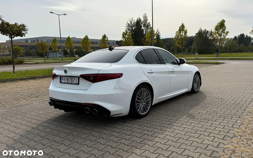 Alfa Romeo Giulia 2.0 Turbo 16V AT8 Veloce - 9