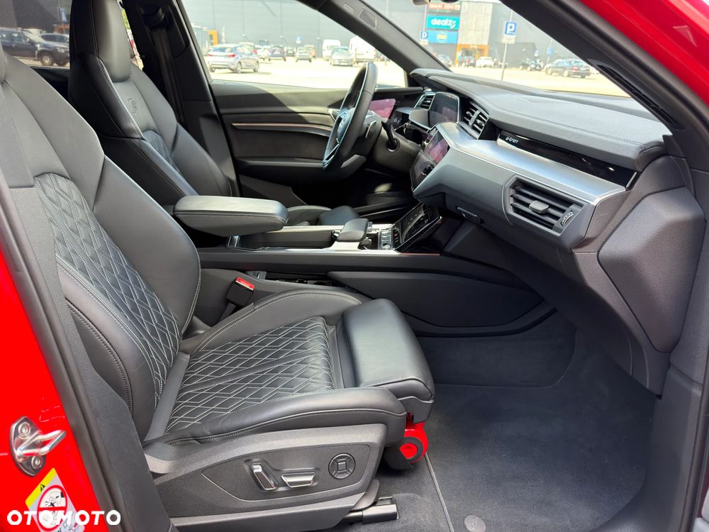 Audi Q8 Sportback e-tron 55 quattro S line - 11