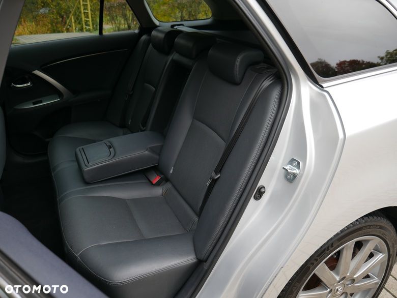Toyota Avensis Touring Sports 1.8 Executive - 34