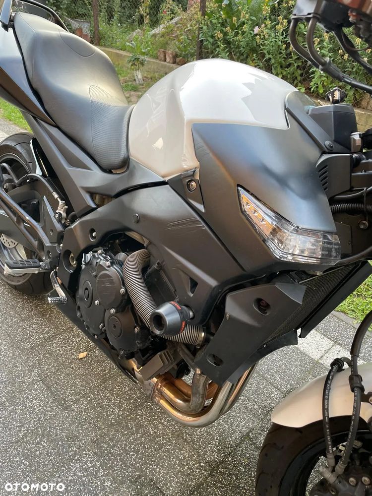 Suzuki GSR - 10