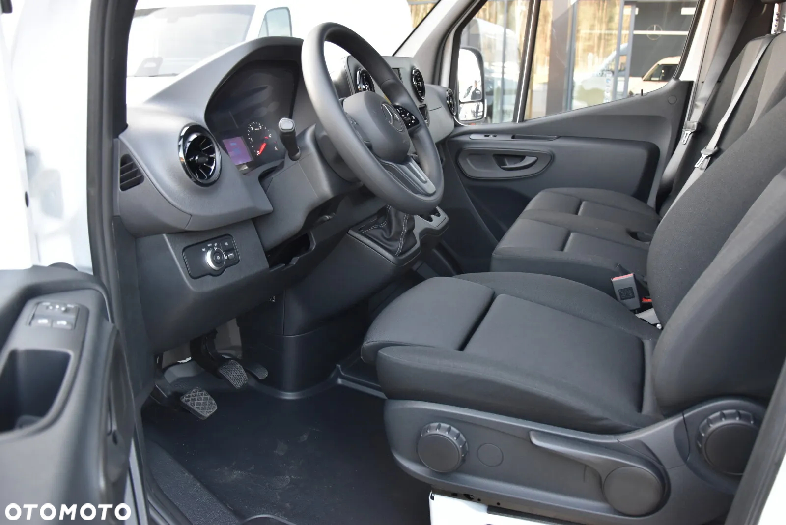 Mercedes-Benz Sprinter - 10