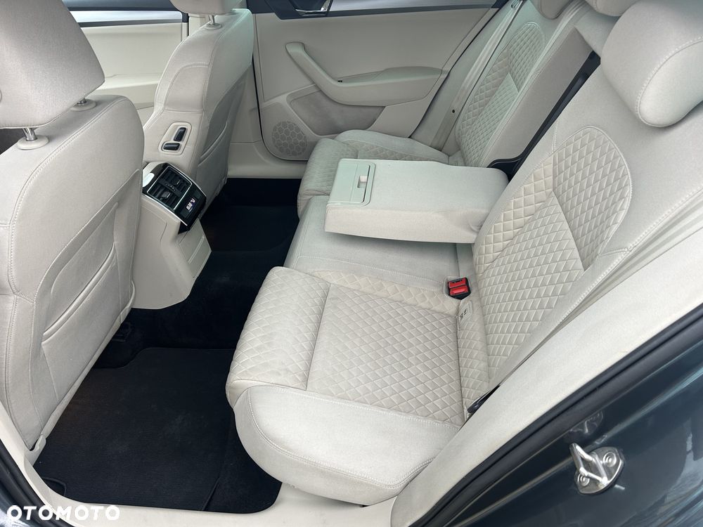 Skoda Superb 2.0 TDI DSG Premium Edition - 8