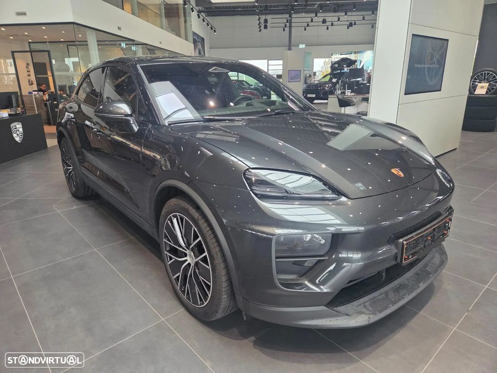 Porsche Macan Electric 4 - 5