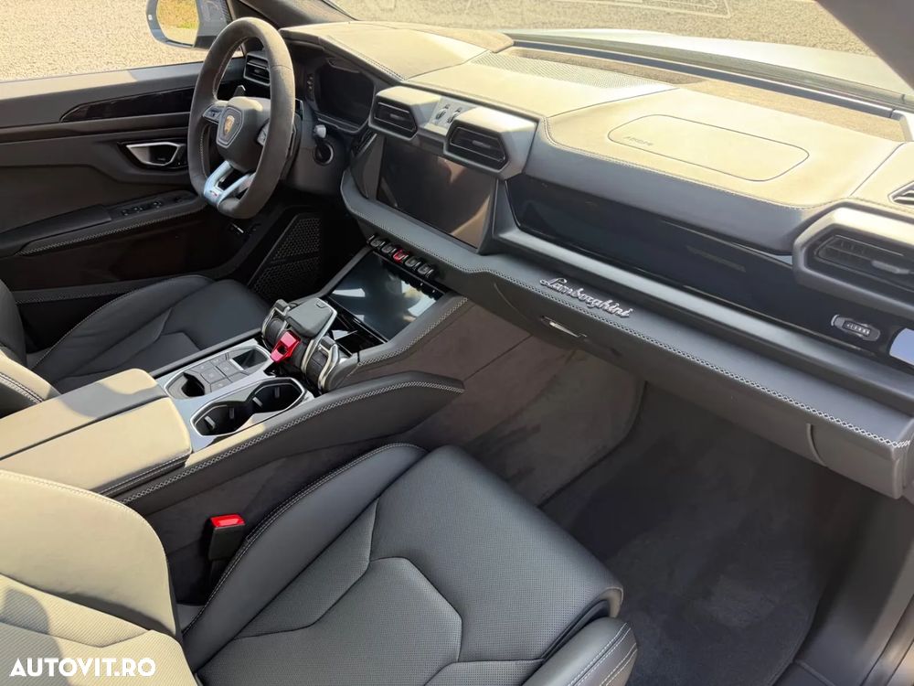 Lamborghini URUS - 11