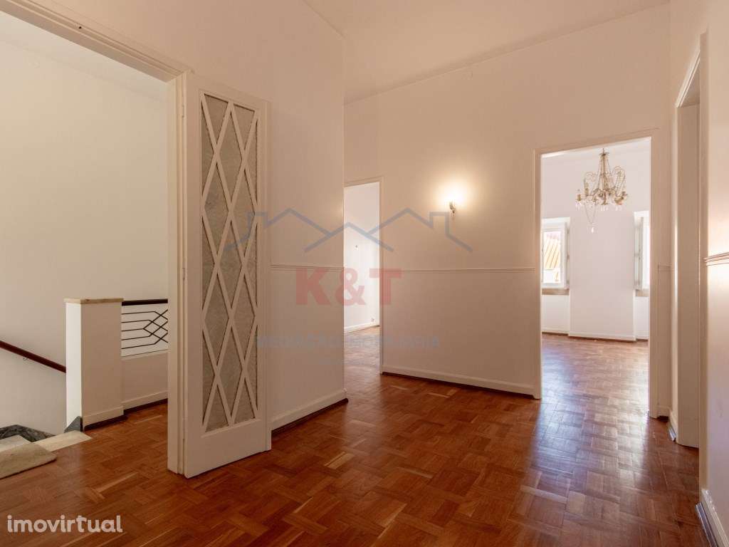 Moradia T4 remodelada com Jardim - Grande imagem: 4/50