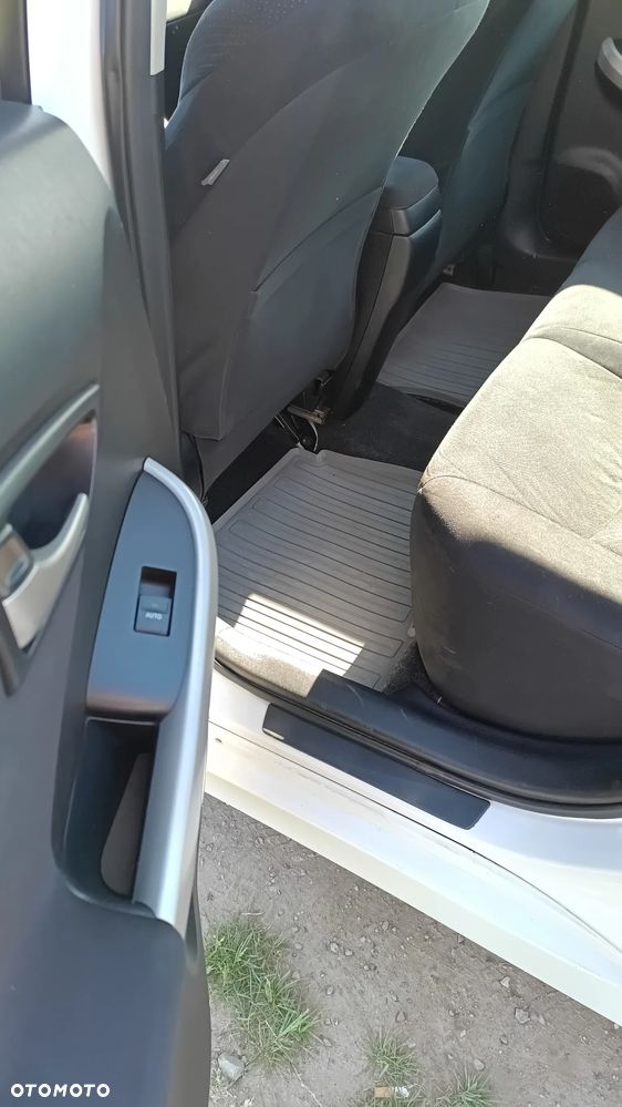 Toyota Prius (Hybrid) - 7