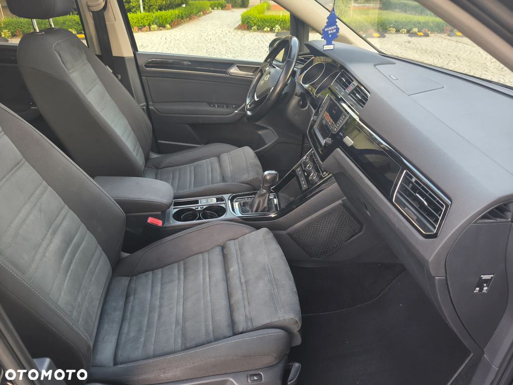 Volkswagen Touran - 17