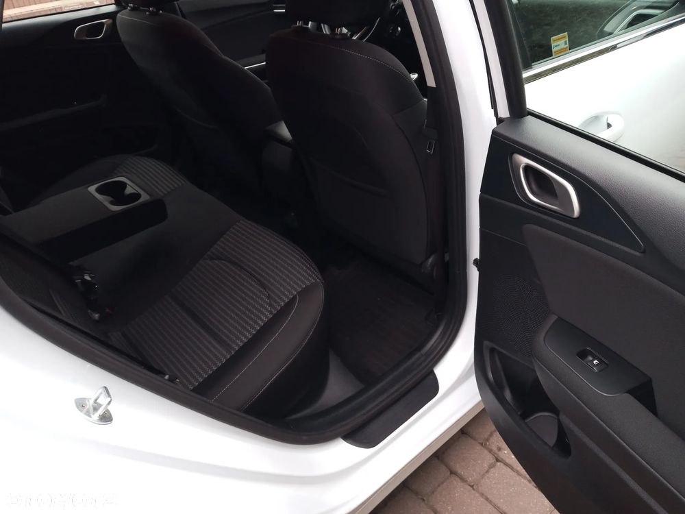 Kia Ceed 1.5 T-GDI M - 26