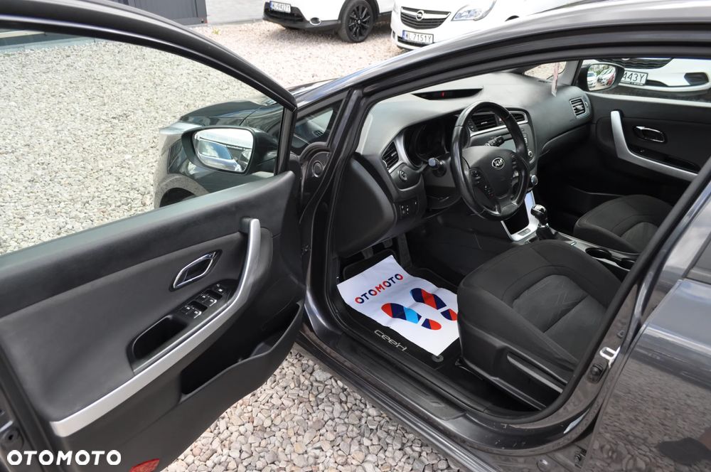 Kia Ceed - 12
