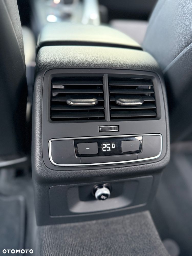 Audi A4 Avant 2.0 TDI Quattro S tronic - 25
