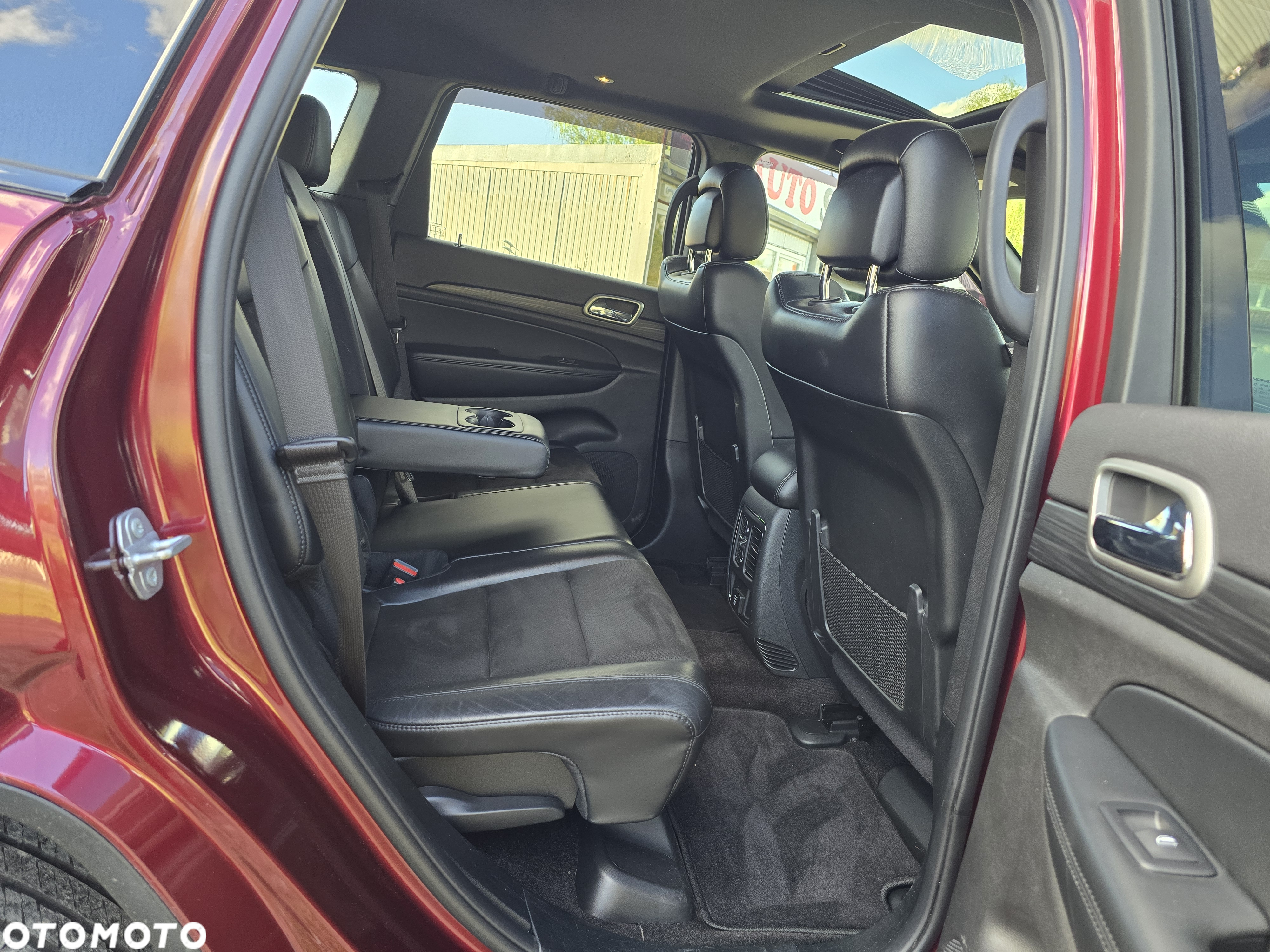 Jeep Grand Cherokee - 38