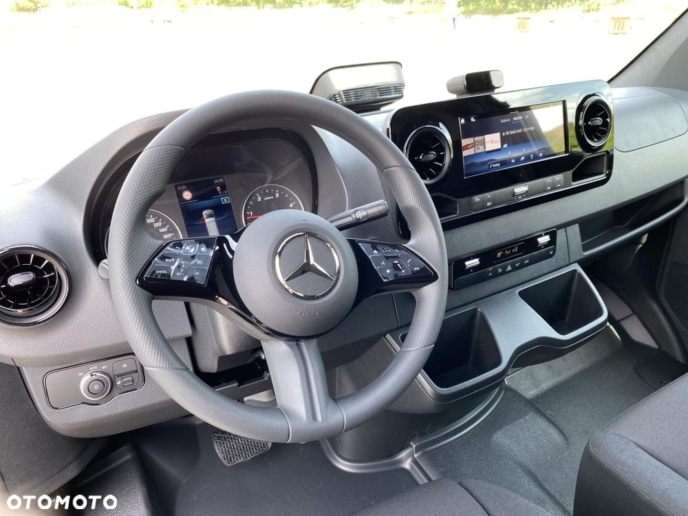 Mercedes-Benz Sprinter - 14