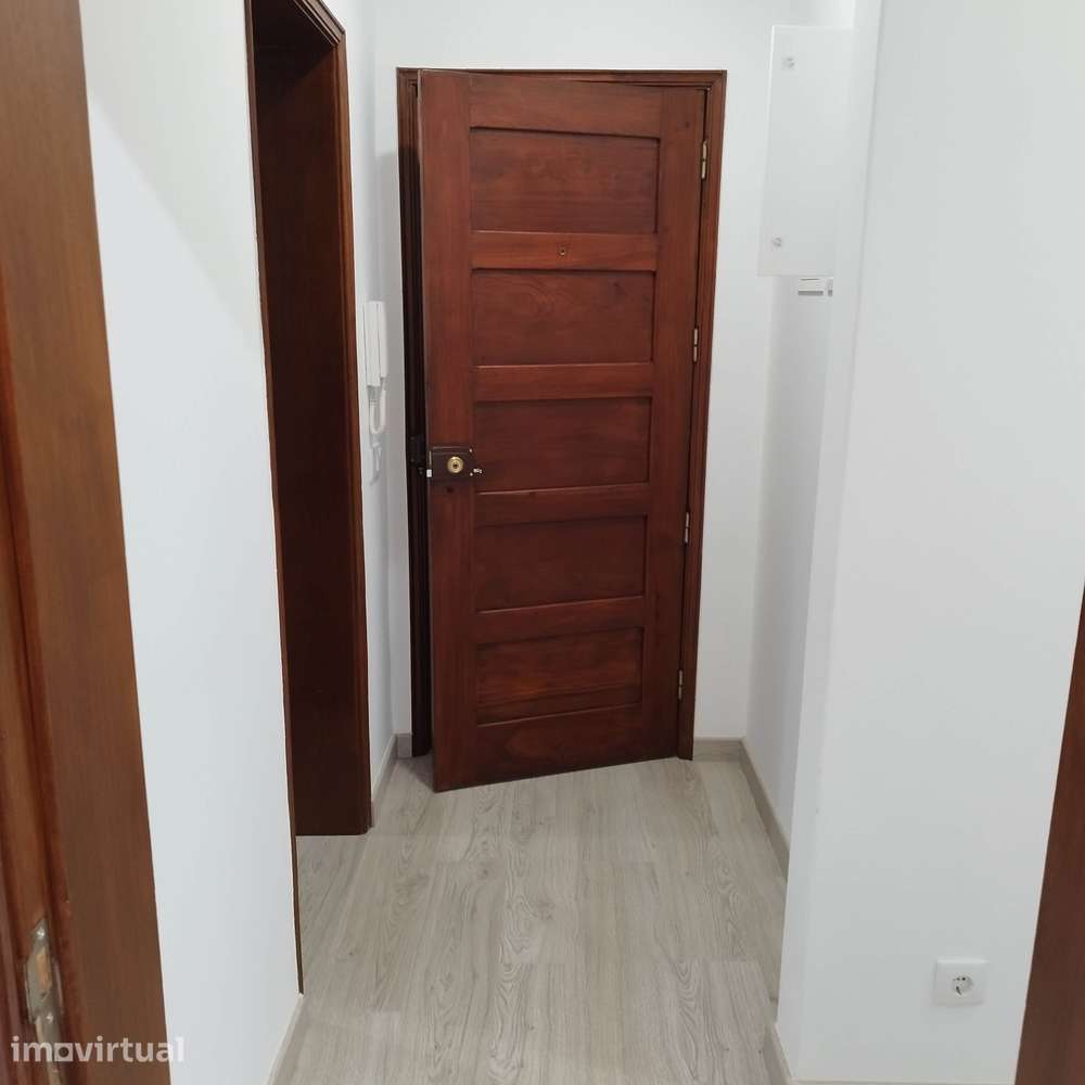 Quarto individual mobilado no Alto de S. João, Coimbra - Grande imagem: 2/34