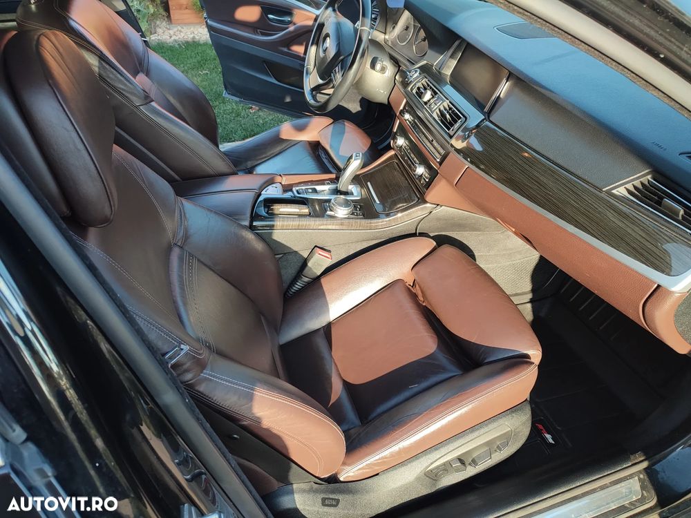 BMW Seria 5 525d xDrive AT - 12