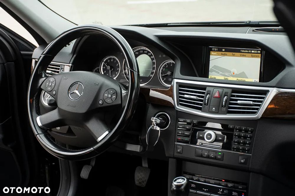 Mercedes-Benz Klasa E 200 BlueEFFICIENCY Elegance - 22