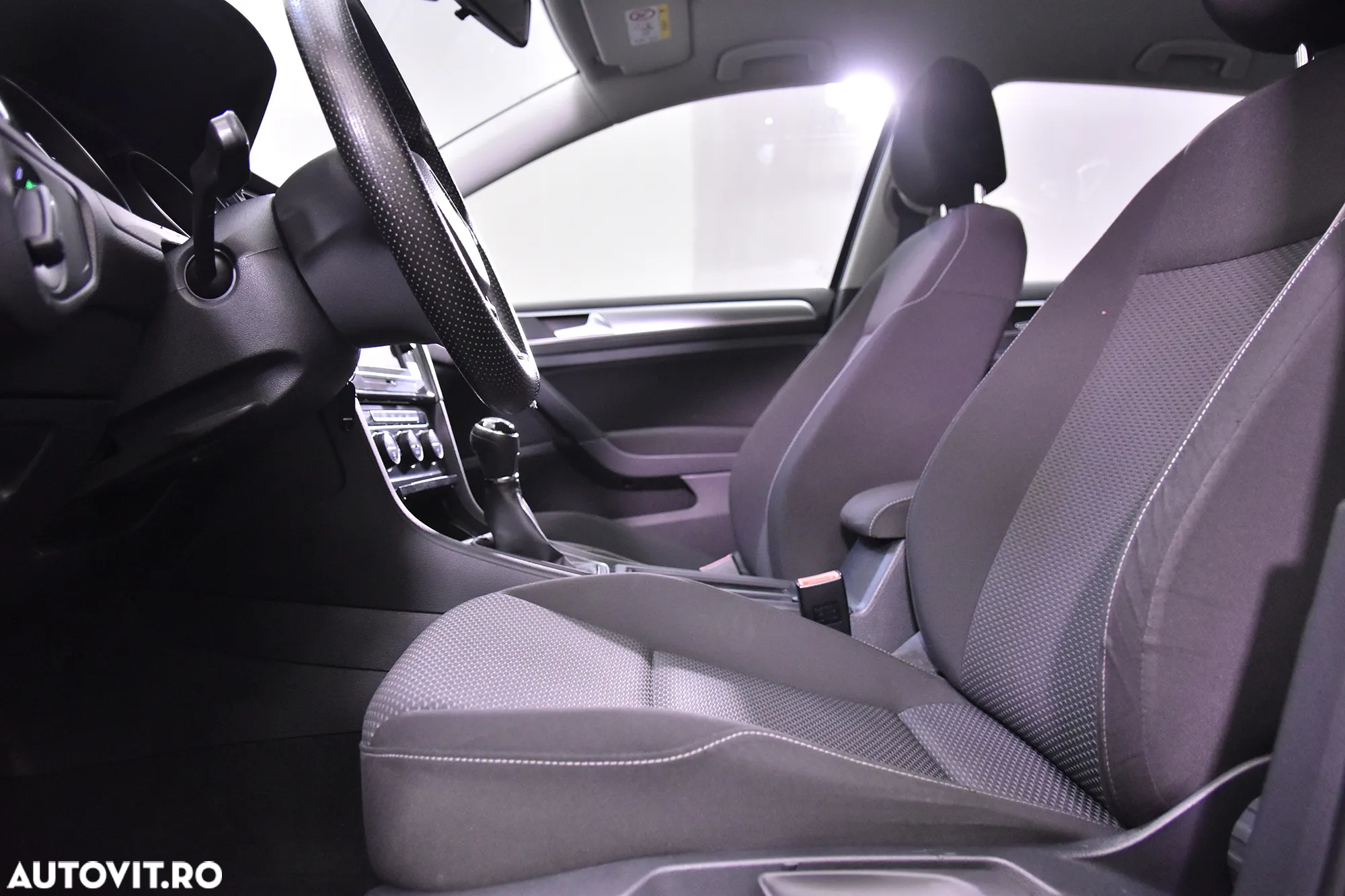 Volkswagen Golf - 20