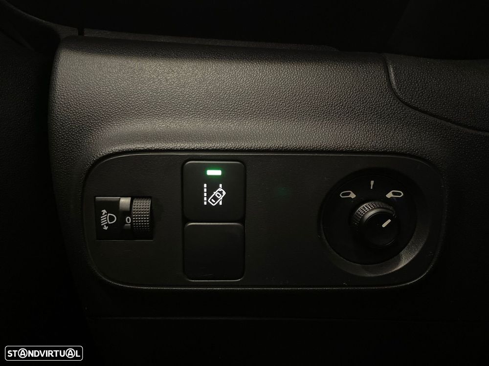 Citroën C3 1.2 PureTech Shine - 36