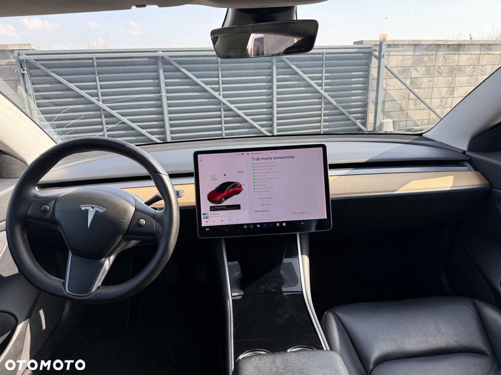 Tesla Model 3 - 24