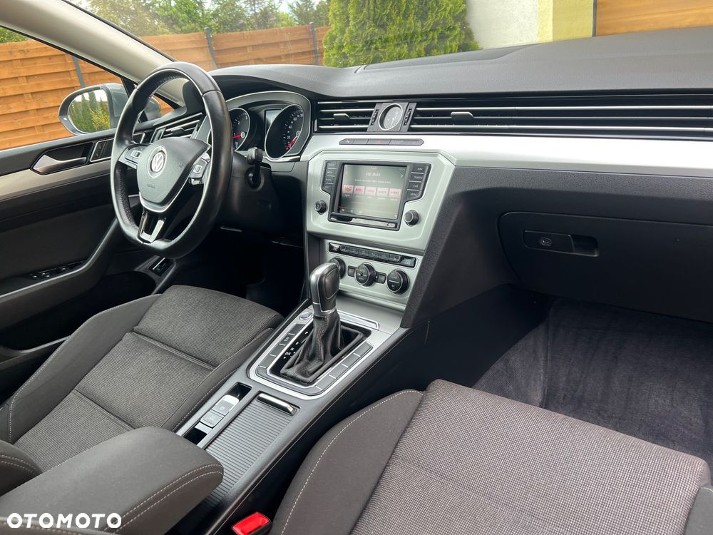 Volkswagen Passat - 17
