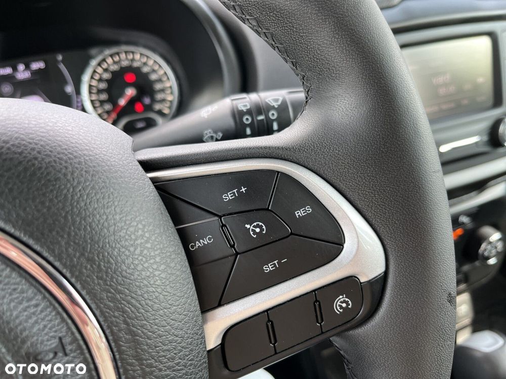 Jeep Renegade - 32