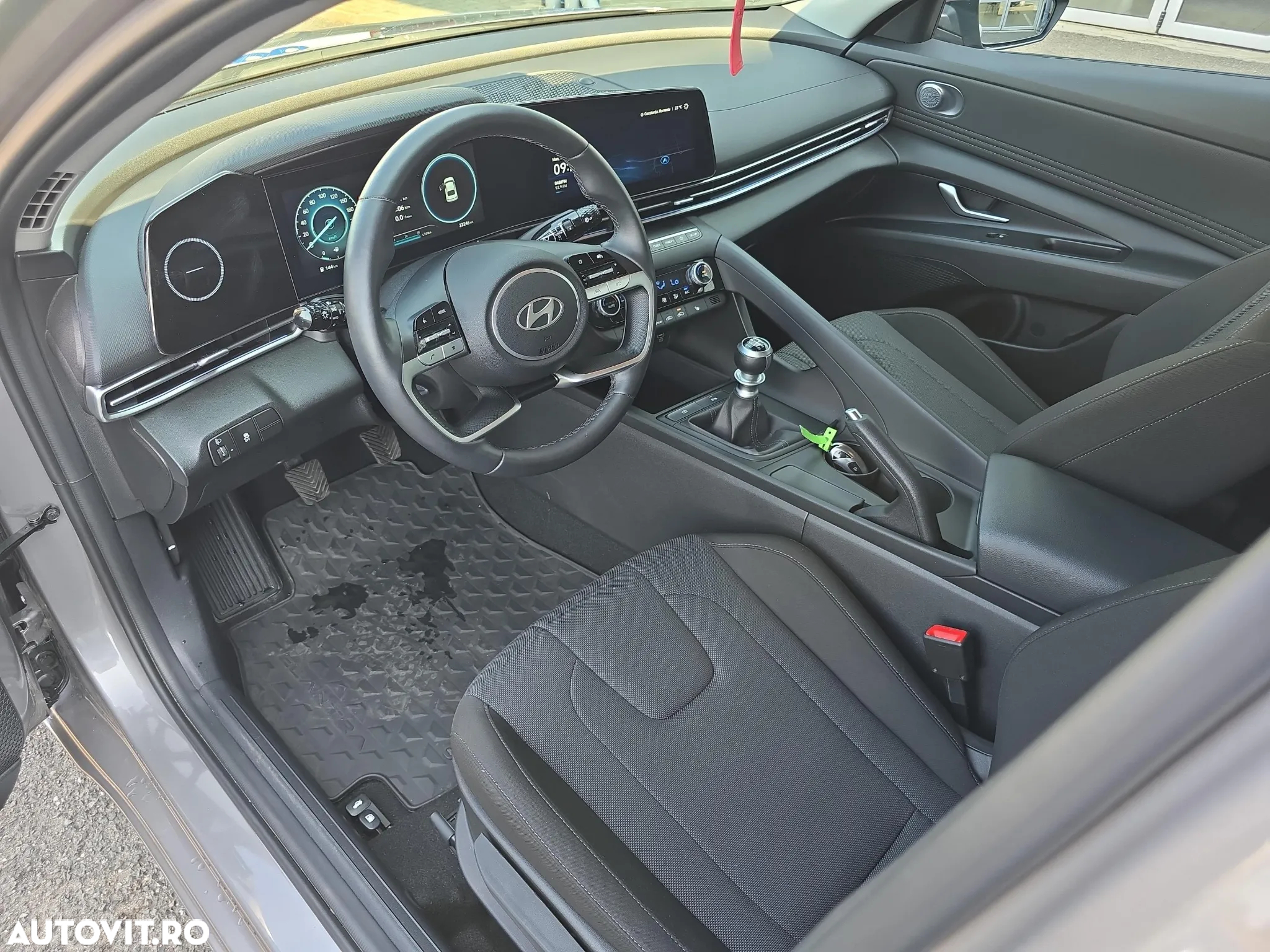 Hyundai Elantra - 10