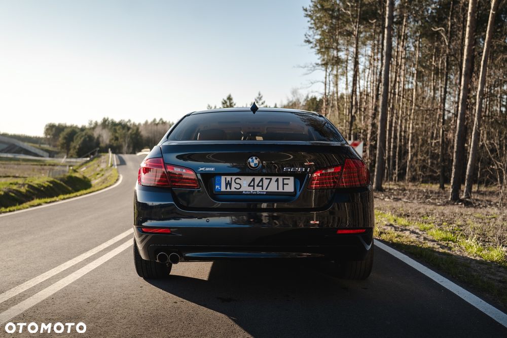 BMW Seria 5 528i xDrive Luxury Line - 6