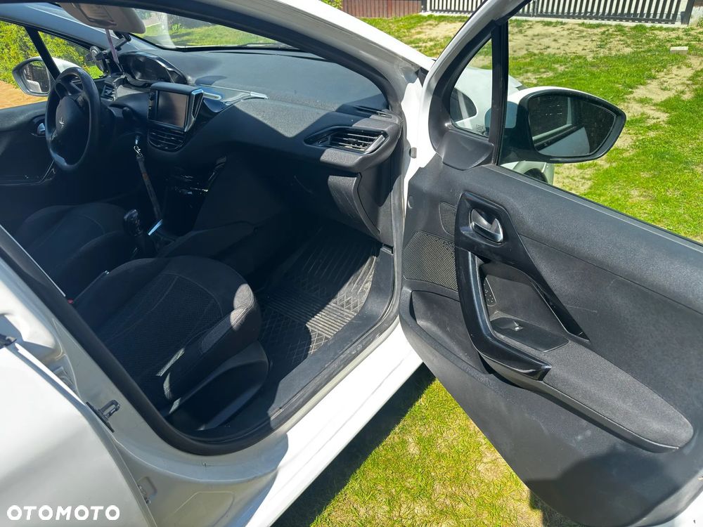 Peugeot 208 1.6 e-HDi Allure STT - 11