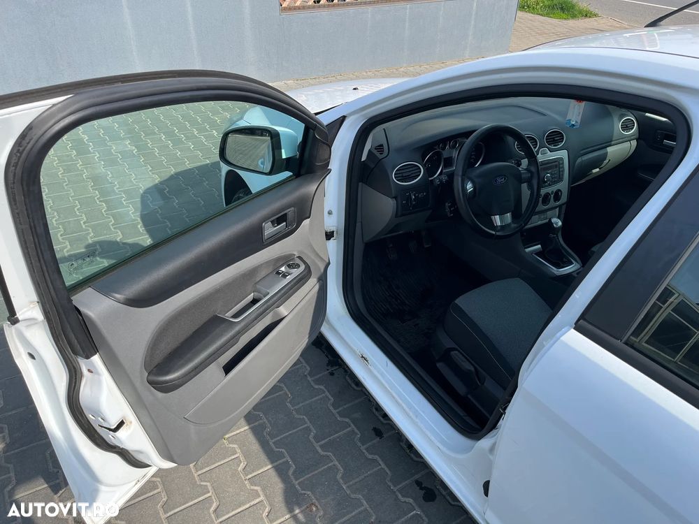 Ford Focus 1.4i Ambiente - 20