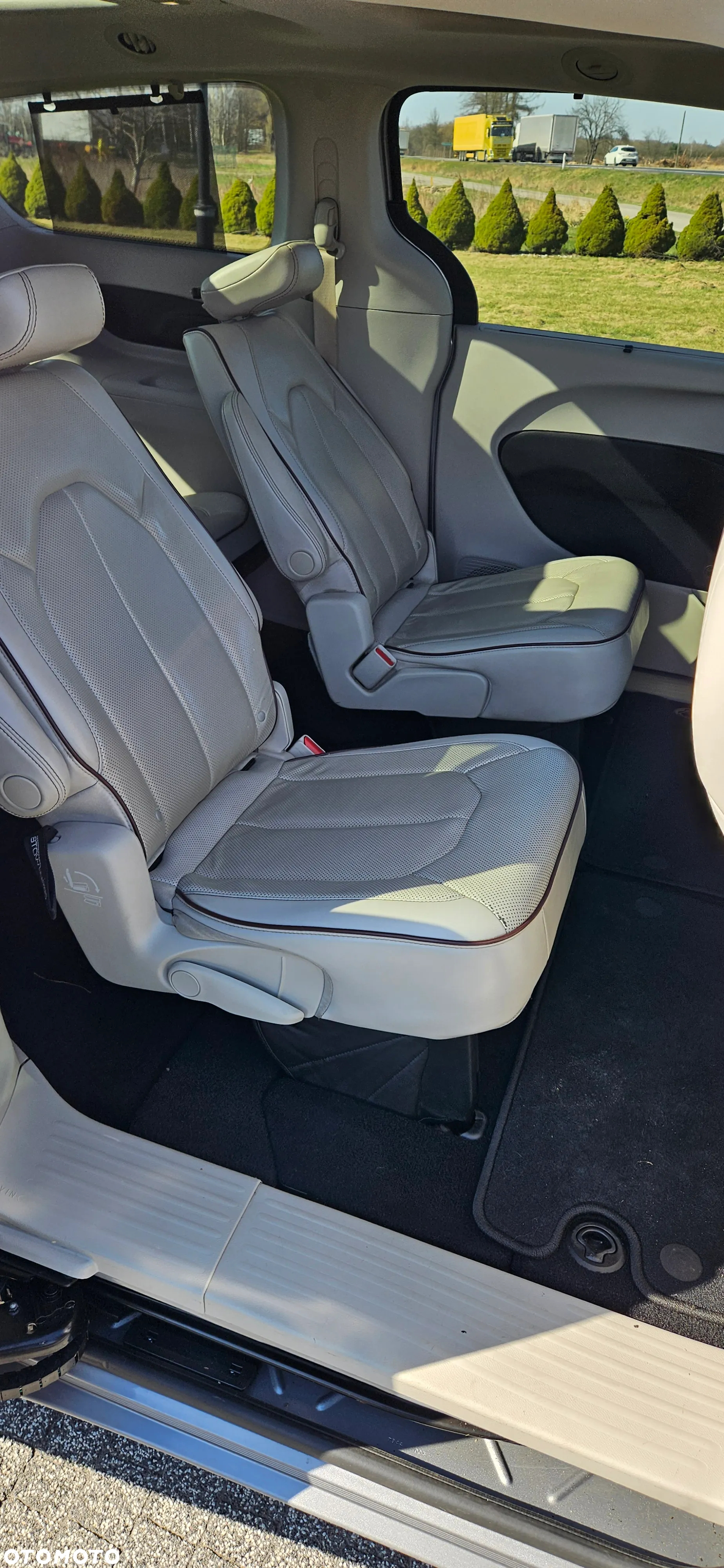 Chrysler Pacifica - 10