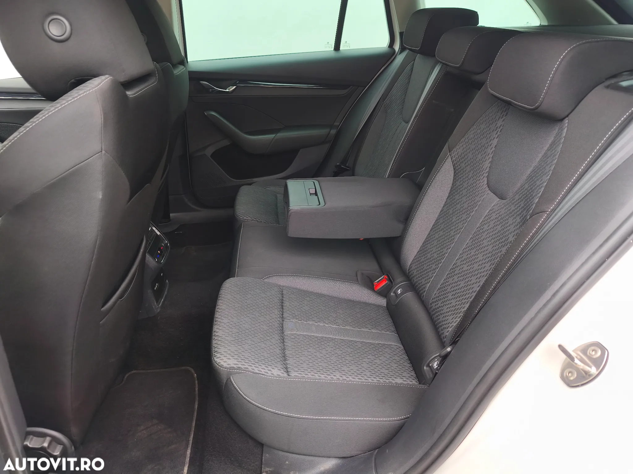 Skoda Octavia 2.0 TDI DSG Ambition - 10