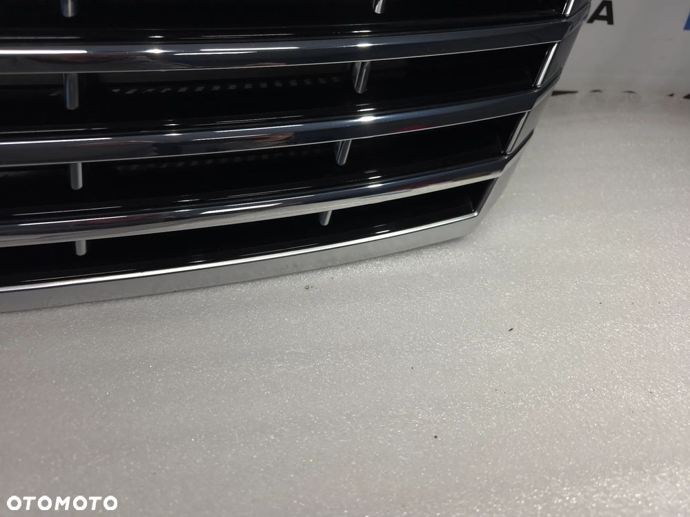 VW PASSAT CC 3C8 LIFT ZWYKŁY / R-LINE BARDZO ŁADNA ATRAPA / GRILL PRZEDNI PRZÓD W SATYNIE , NR 3C8853653A , NR AUKCJI GL851 - 16