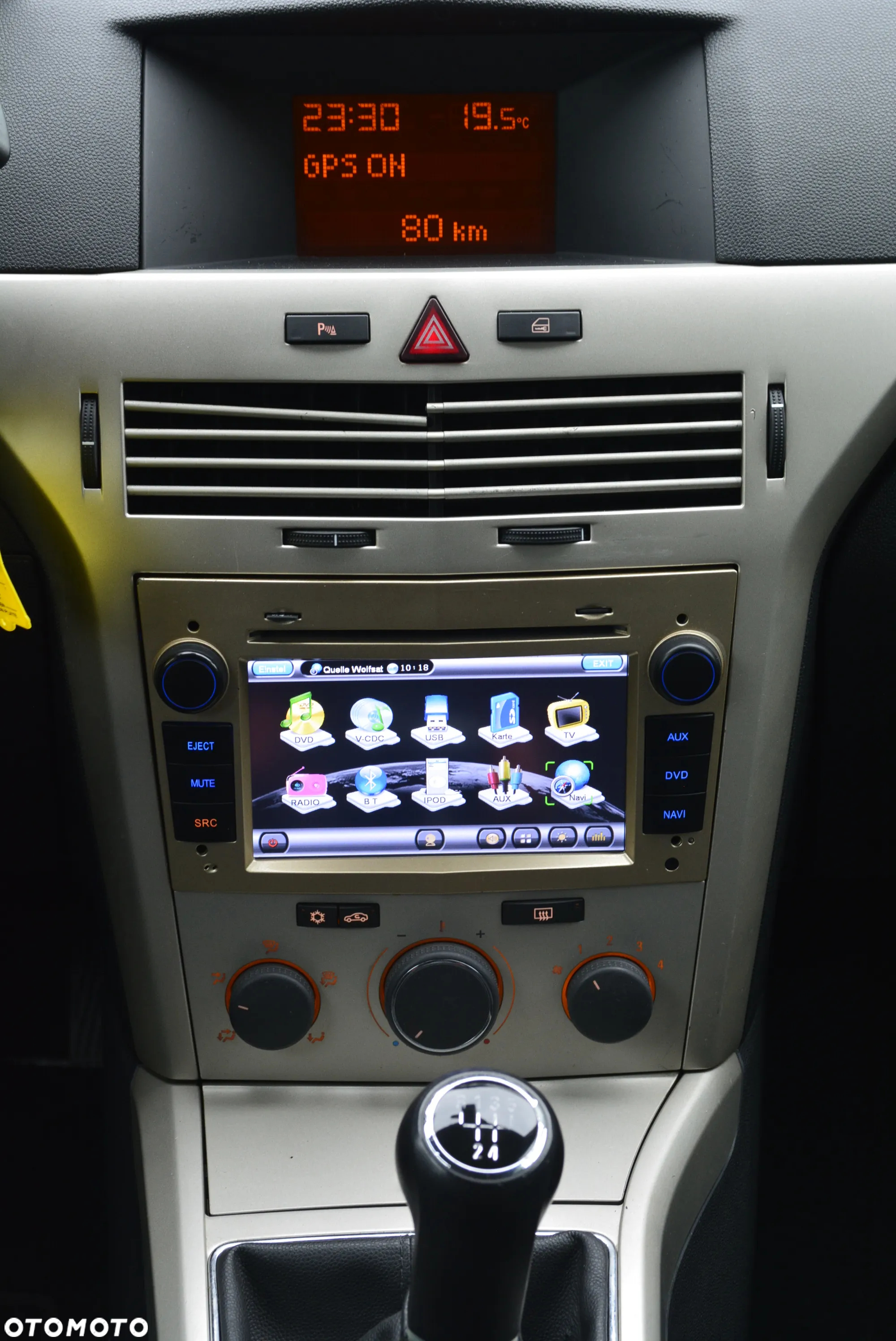 Opel Astra GTC 1.6 NAVI - 24