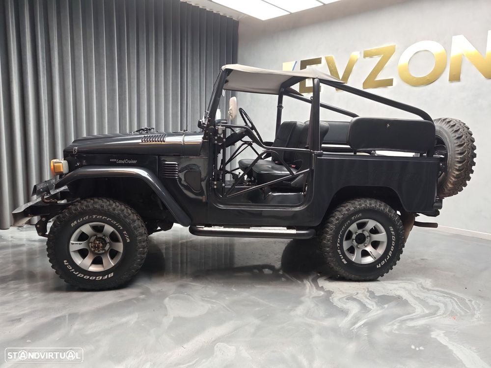 Toyota Land Cruiser - 4