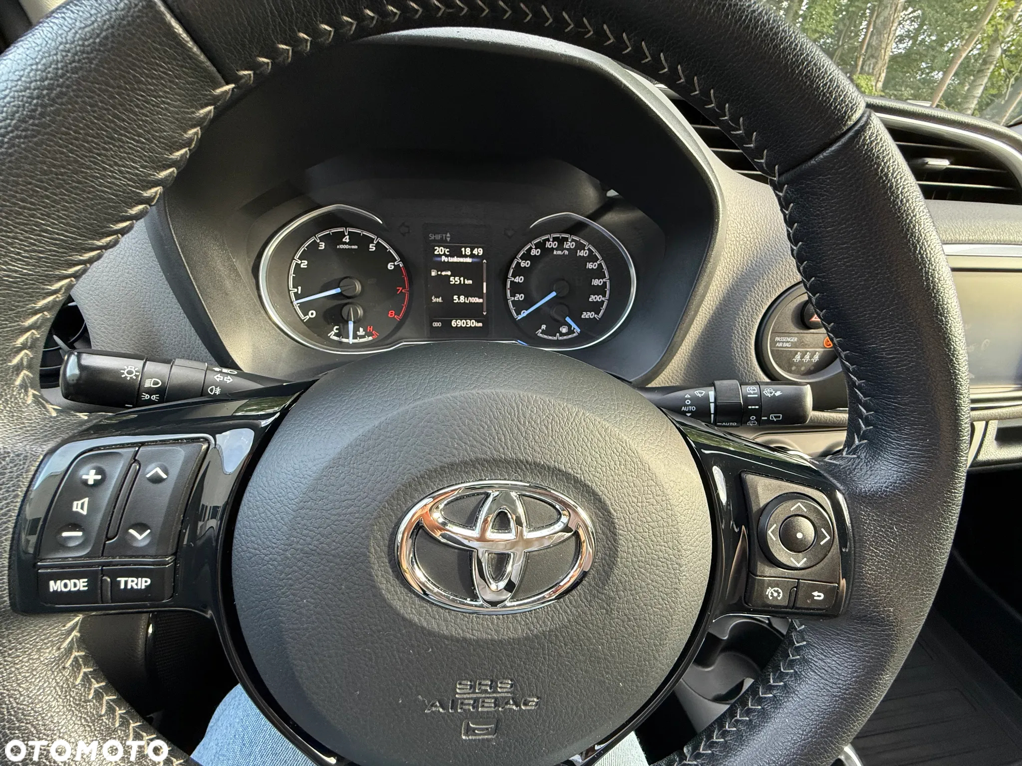 Toyota Yaris 1.5 Premium - 10