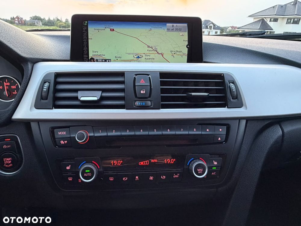 BMW Seria 3 320d Luxury Line - 39
