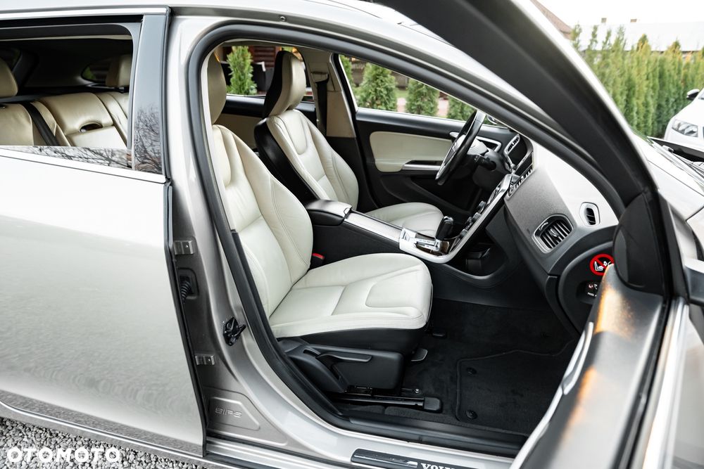 Volvo V60 T5 Momentum - 24