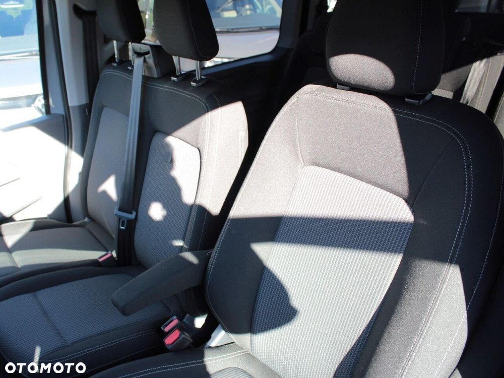 Volkswagen Caravelle - 17