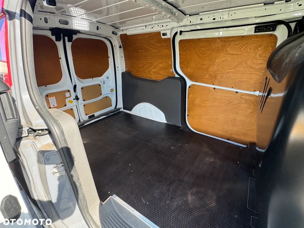 Ford Transit Connect - 19