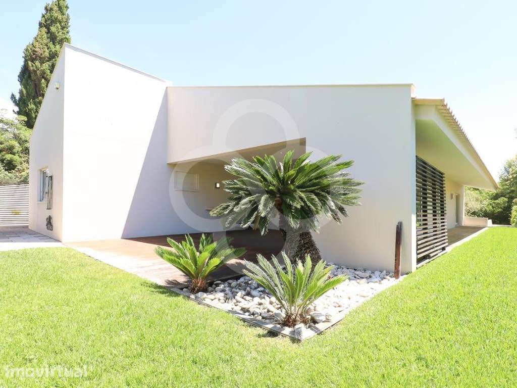 Moradia T6 Isolada no Estoril com piscina e garagem mais espaços ve... - Grande imagem: 4/42