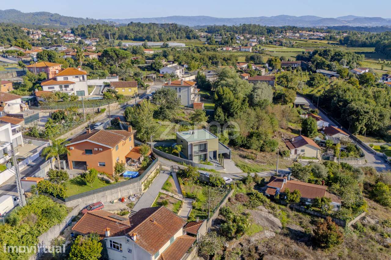 Moradia T3 Semi-Nova em Lanhas, Vila Verde - Grande imagem: 4/43